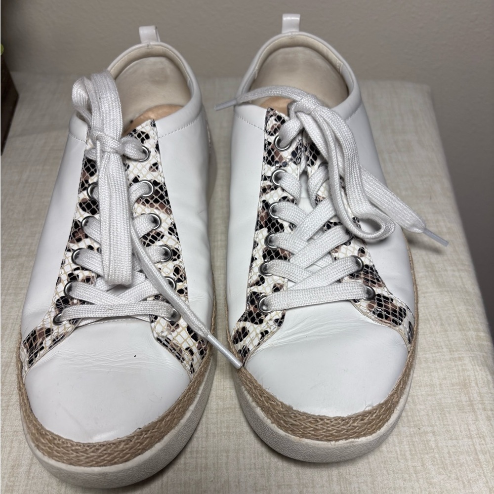 Vionic Womens Leyo White Leather Trim Casual and Fashion Sneakers Shoes New
